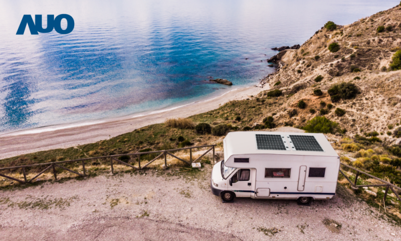 「可撓輕量化太陽光電板SunCurva」使用輕量特殊耐候型複合板取代傳統太陽能板的玻璃前板，不僅降低70%重量，每米平方僅3Kg；具有抗衝擊性能及通過電磁相容性測試，可應用於交通運輸工具，如露營車、遊艇等